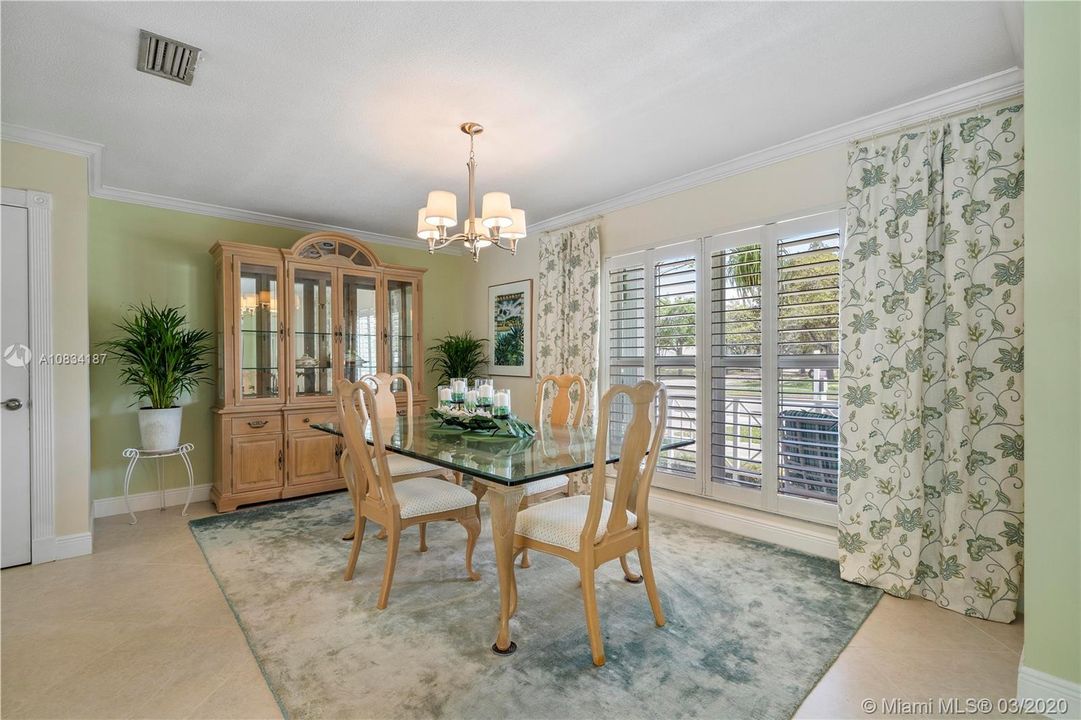 Recently Sold: $510,000 (4 beds, 2 baths, 2555 Square Feet)