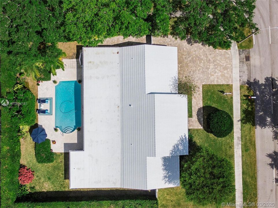 Recently Sold: $510,000 (4 beds, 2 baths, 2555 Square Feet)