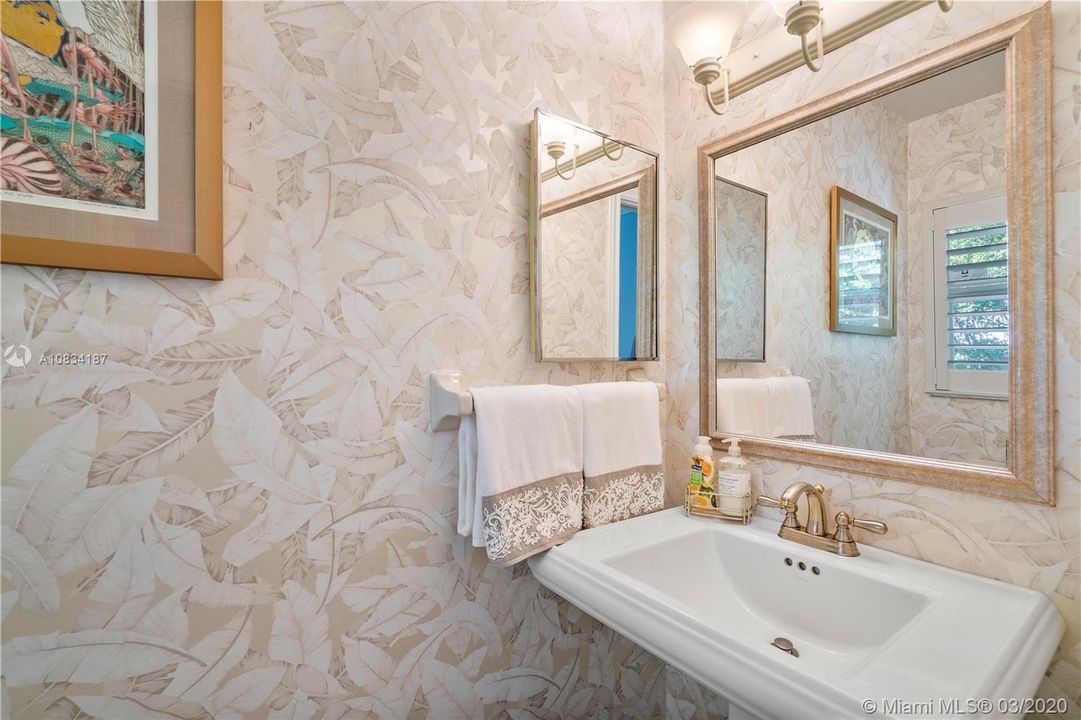 Recently Sold: $510,000 (4 beds, 2 baths, 2555 Square Feet)