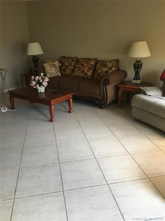 Vendido Recientemente: $55,000 (2 camas, 1 baños, 820 Pies cuadrados)