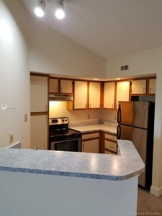 Recientemente alquilado: $1,300 (1 camas, 1 baños, 743 Pies cuadrados)