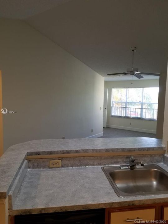 Recientemente alquilado: $1,300 (1 camas, 1 baños, 743 Pies cuadrados)