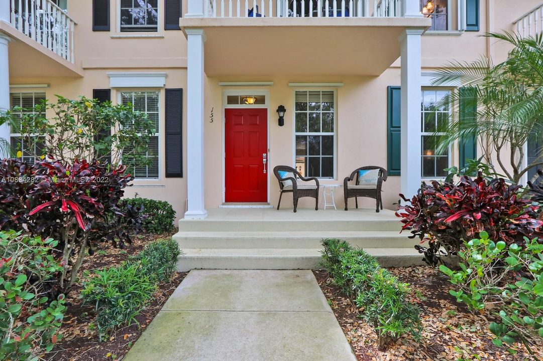Vendido Recientemente: $399,000 (3 camas, 2 baños, 1800 Pies cuadrados)
