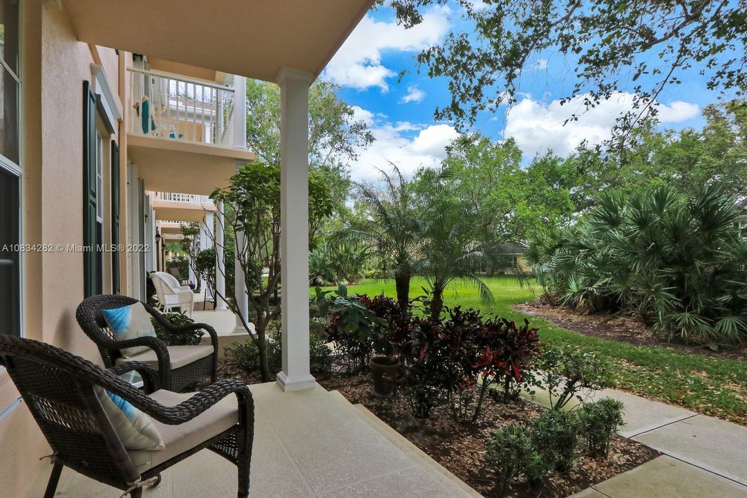 Vendido Recientemente: $399,000 (3 camas, 2 baños, 1800 Pies cuadrados)