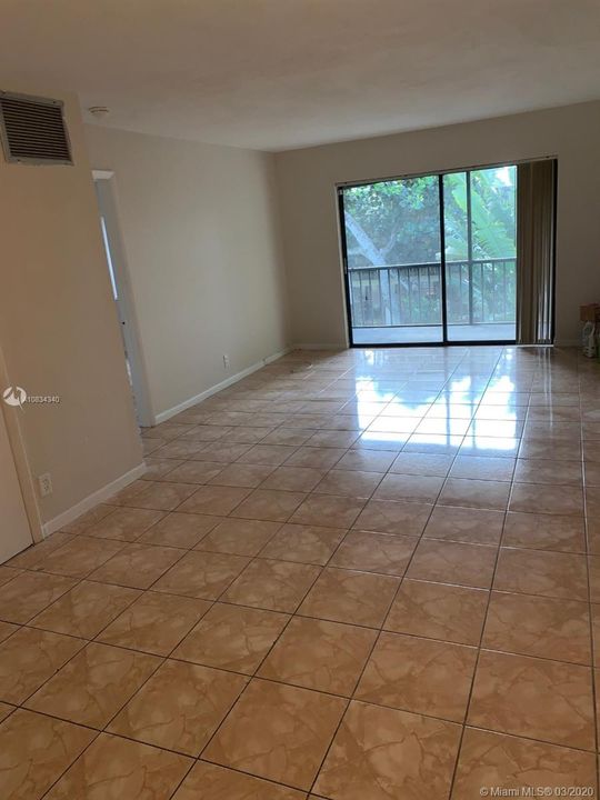 Recently Rented: $1,000 (1 beds, 1 baths, 760 Square Feet)