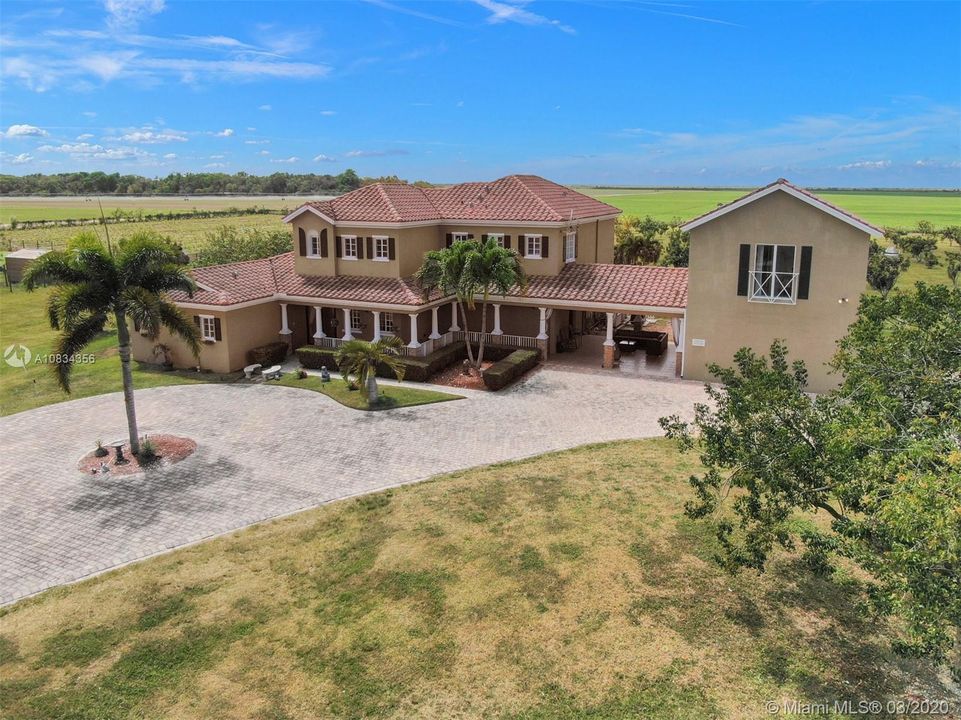 Recently Sold: $984,600 (5 beds, 4 baths, 3945 Square Feet)