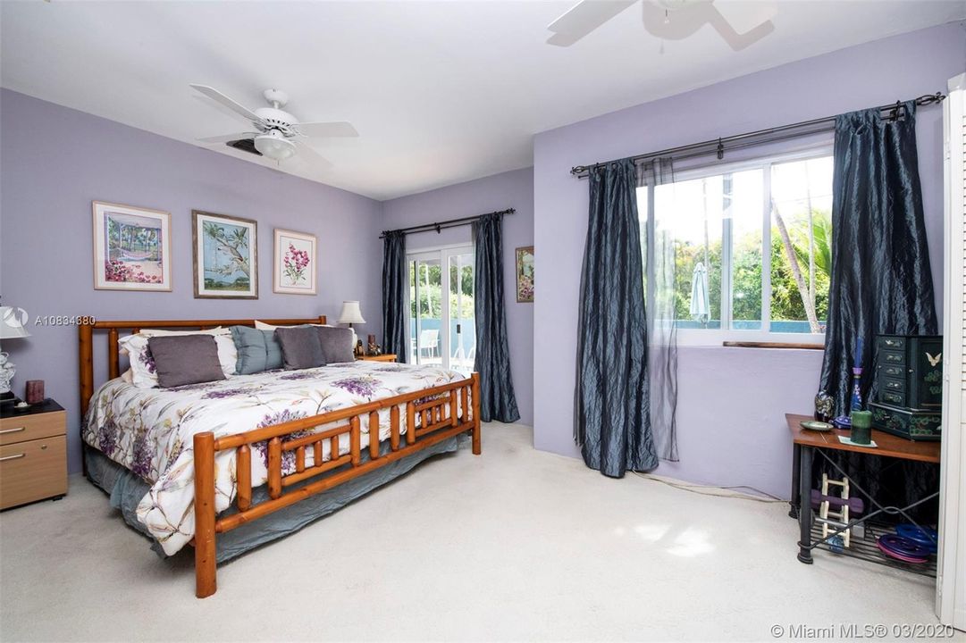 Spacious Master with pool view, big walk in closet and bathroom ensuite