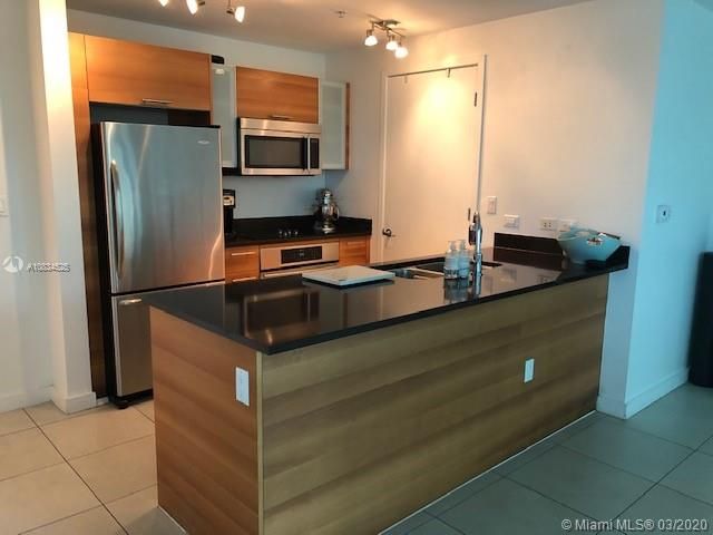 Recently Rented: $1,800 (0 beds, 1 baths, 694 Square Feet)