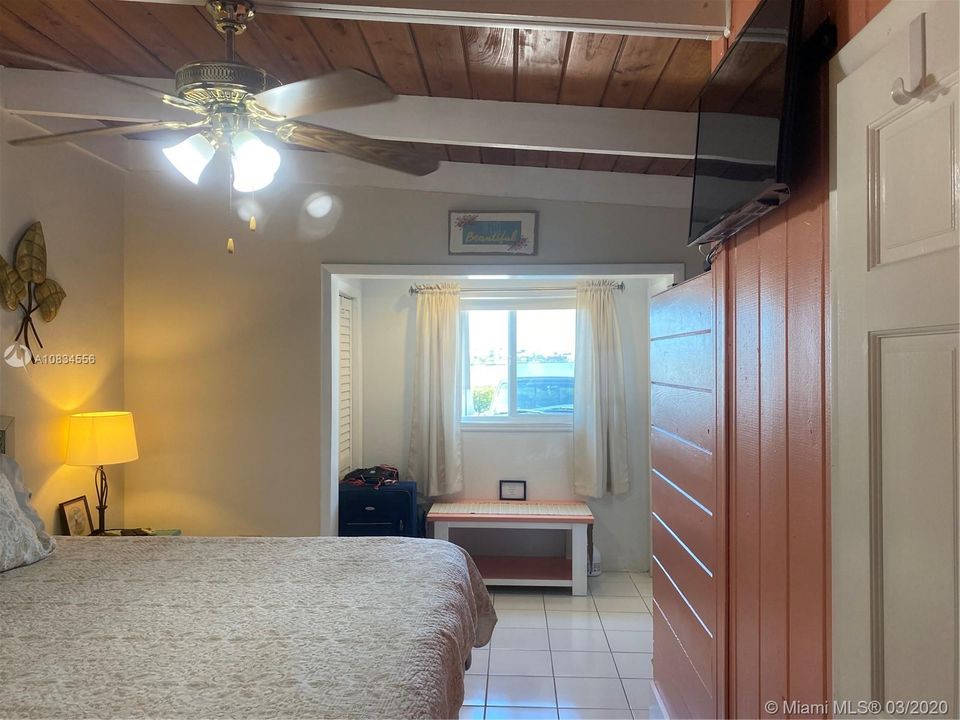 Recently Sold: $489,000 (2 beds, 2 baths, 900 Square Feet)