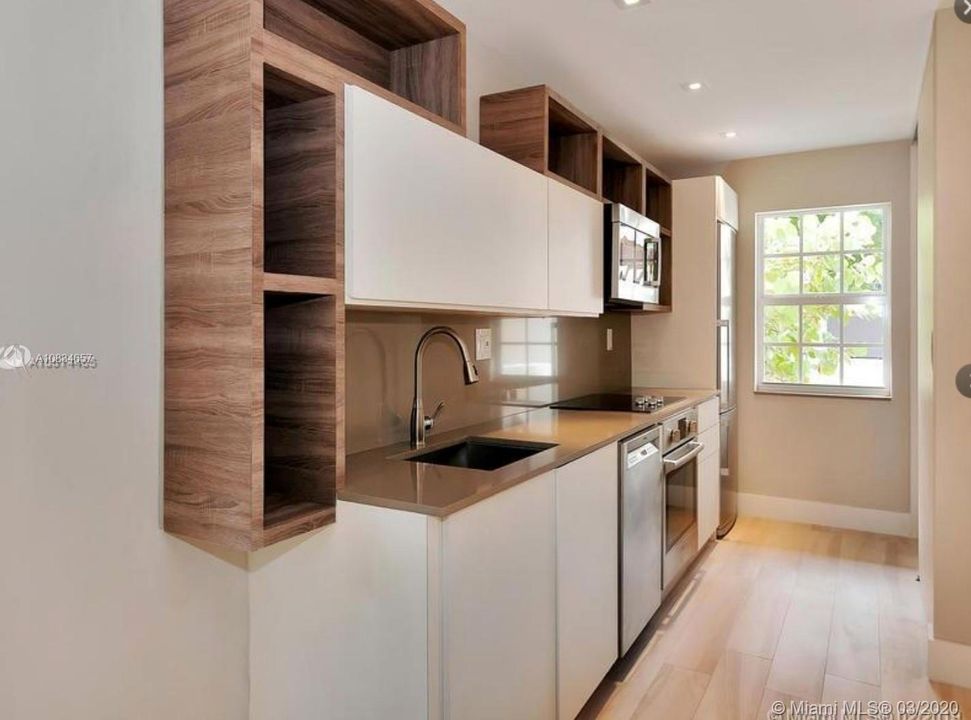 Side View | Kitchen