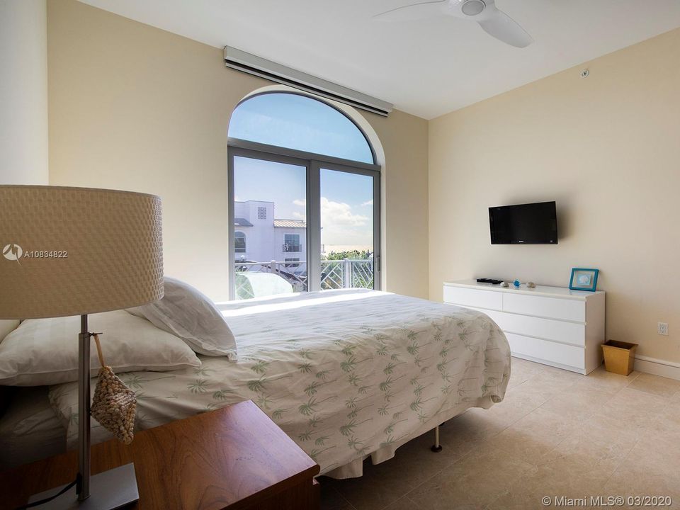 Recently Sold: $995,000 (3 beds, 3 baths, 2180 Square Feet)