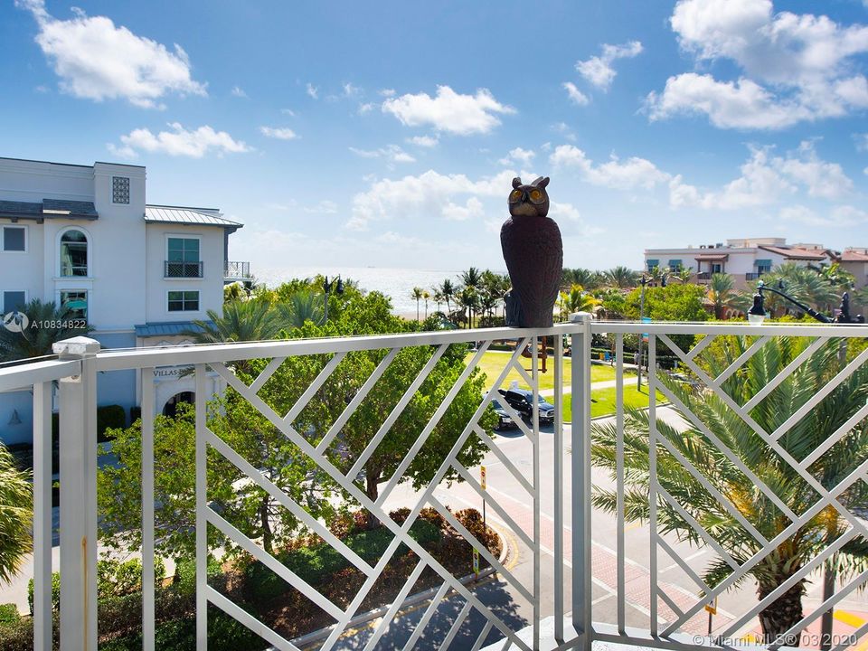 Recently Sold: $995,000 (3 beds, 3 baths, 2180 Square Feet)