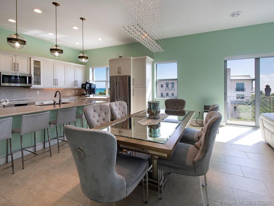 Recently Sold: $995,000 (3 beds, 3 baths, 2180 Square Feet)