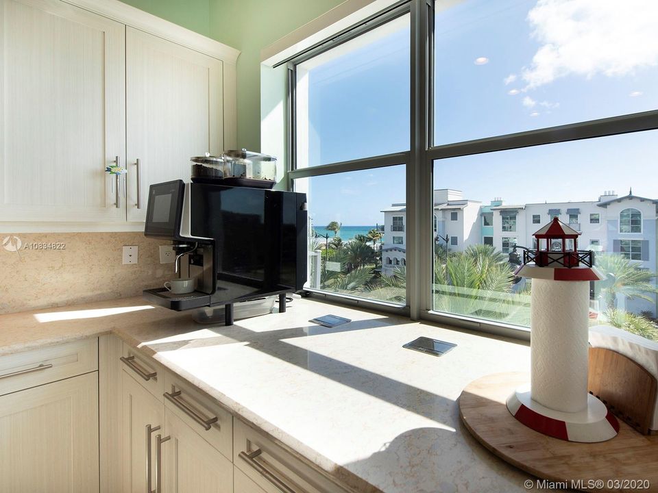 Recently Sold: $995,000 (3 beds, 3 baths, 2180 Square Feet)