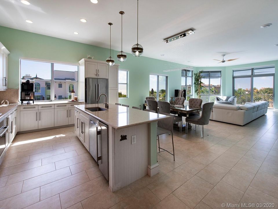 Recently Sold: $995,000 (3 beds, 3 baths, 2180 Square Feet)