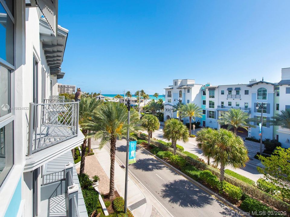 Recently Sold: $995,000 (3 beds, 3 baths, 2180 Square Feet)