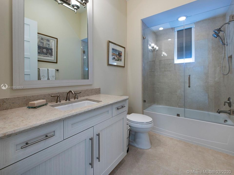 Recently Sold: $995,000 (3 beds, 3 baths, 2180 Square Feet)