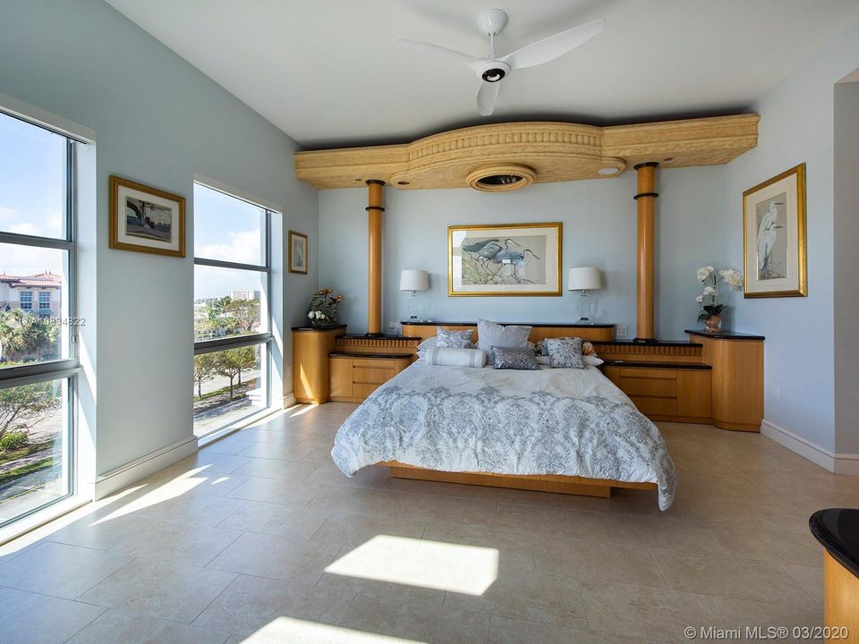 Recently Sold: $995,000 (3 beds, 3 baths, 2180 Square Feet)