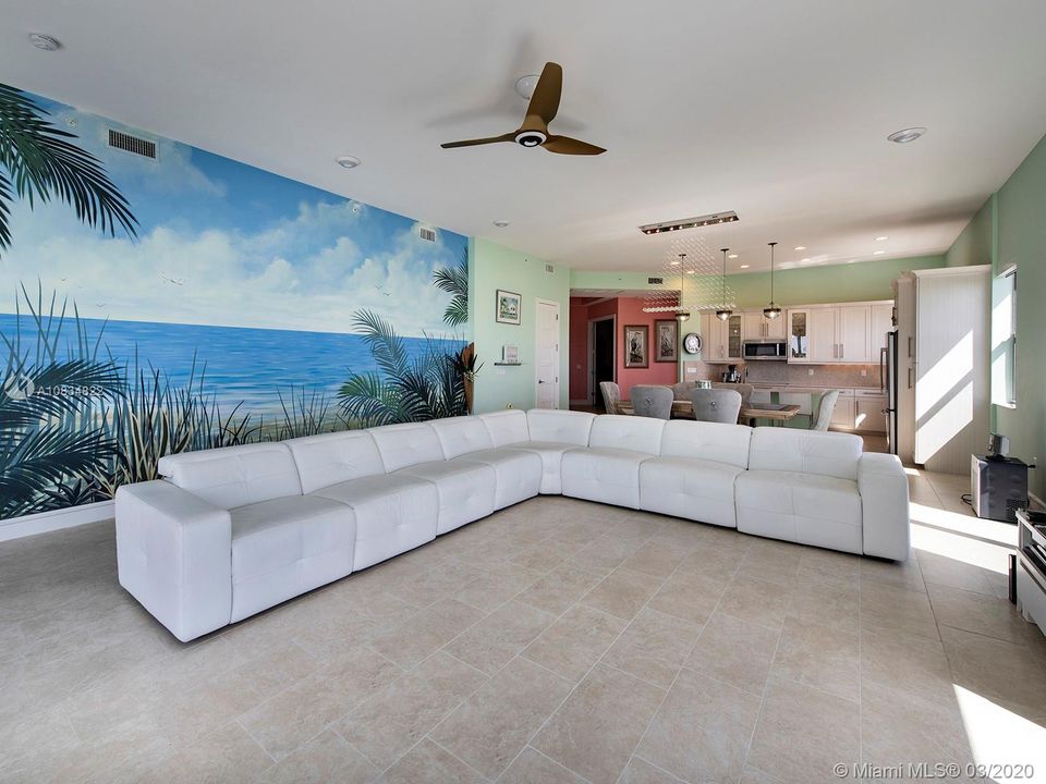 Recently Sold: $995,000 (3 beds, 3 baths, 2180 Square Feet)