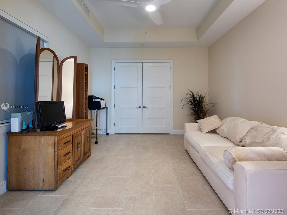Recently Sold: $995,000 (3 beds, 3 baths, 2180 Square Feet)