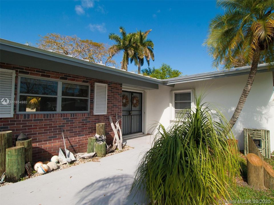 Recently Rented: $2,250 (3 beds, 2 baths, 1559 Square Feet)