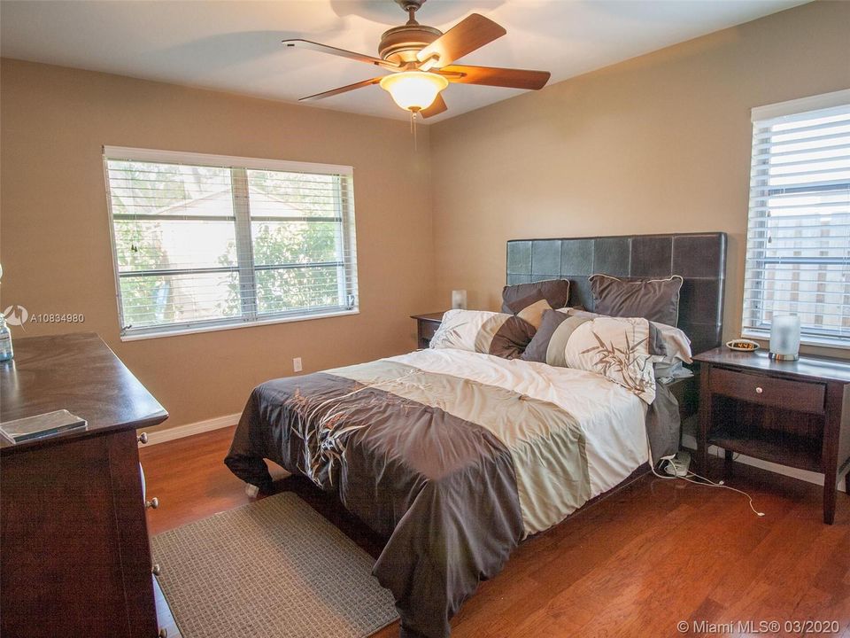 Recently Rented: $2,250 (3 beds, 2 baths, 1559 Square Feet)