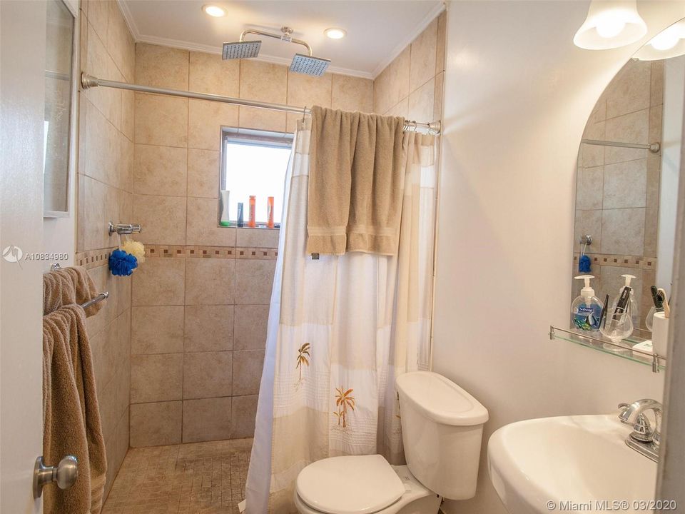 Recently Rented: $2,250 (3 beds, 2 baths, 1559 Square Feet)