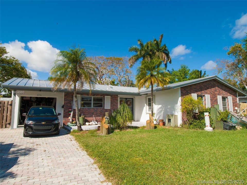 Recently Rented: $2,250 (3 beds, 2 baths, 1559 Square Feet)