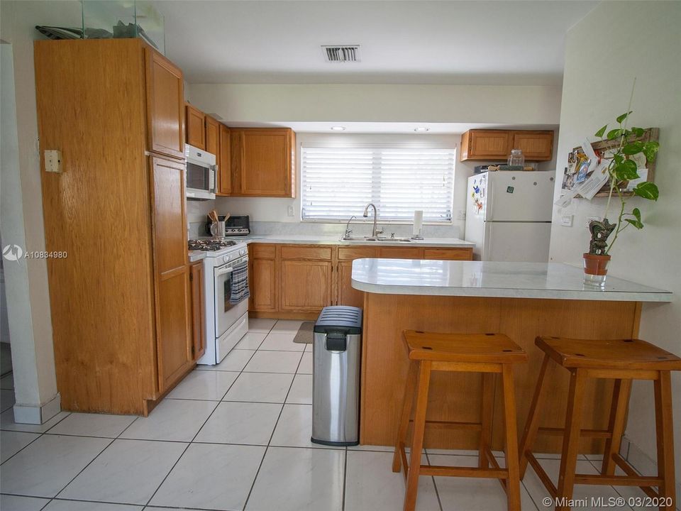 Recently Rented: $2,250 (3 beds, 2 baths, 1559 Square Feet)