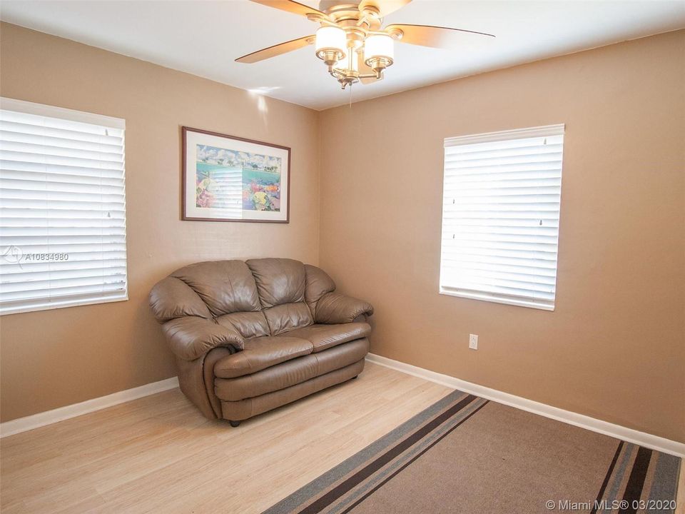 Recently Rented: $2,250 (3 beds, 2 baths, 1559 Square Feet)