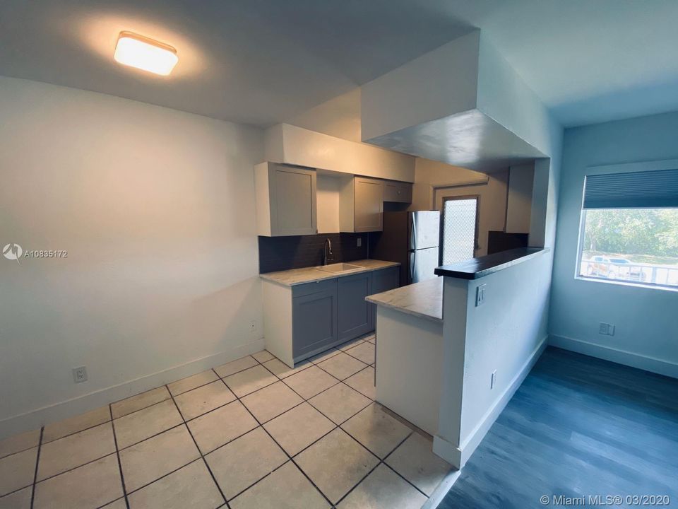 Recently Rented: $1,250 (1 beds, 1 baths, 1943 Square Feet)