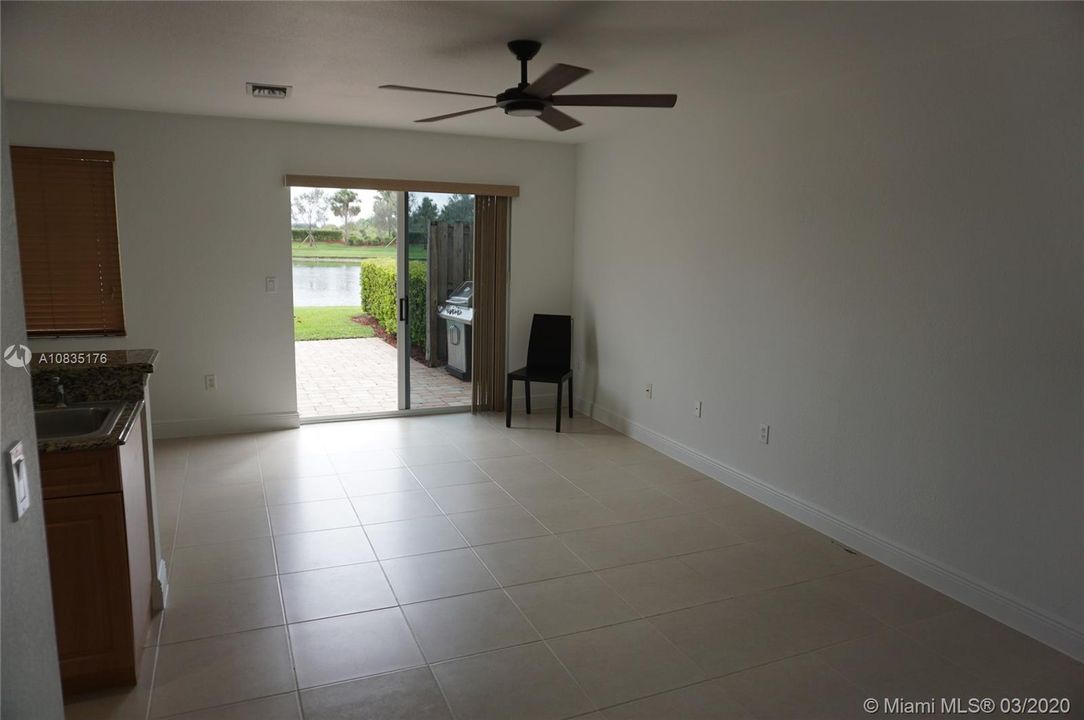 Recently Rented: $1,950 (3 beds, 2 baths, 1441 Square Feet)