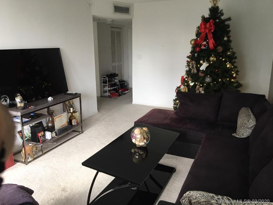 Recently Rented: $1,600 (1 beds, 2 baths, 750 Square Feet)