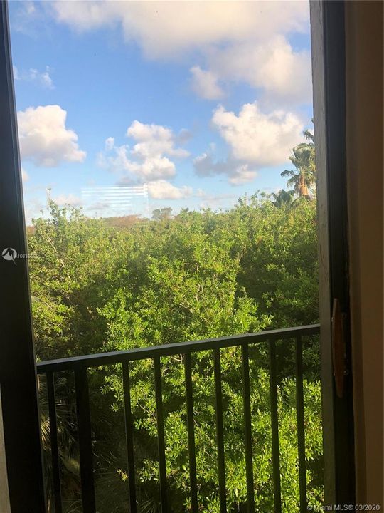 Recently Sold: $143,000 (2 beds, 2 baths, 1070 Square Feet)