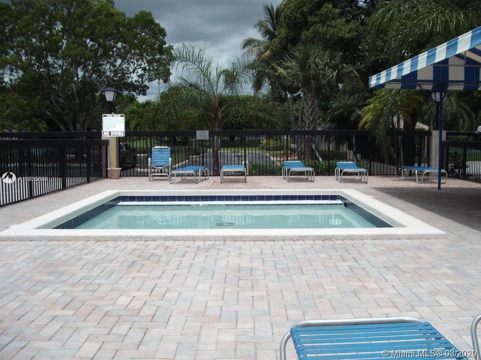 Recently Sold: $143,000 (2 beds, 2 baths, 1070 Square Feet)