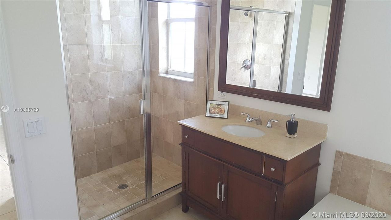 最近租的: $2,650 (3 贝兹, 3 浴室, 2001 平方英尺)