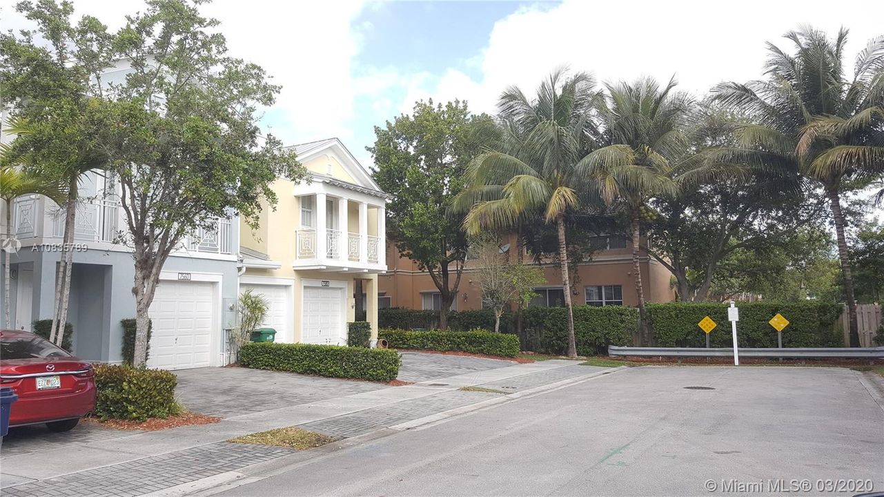 最近租的: $2,650 (3 贝兹, 3 浴室, 2001 平方英尺)