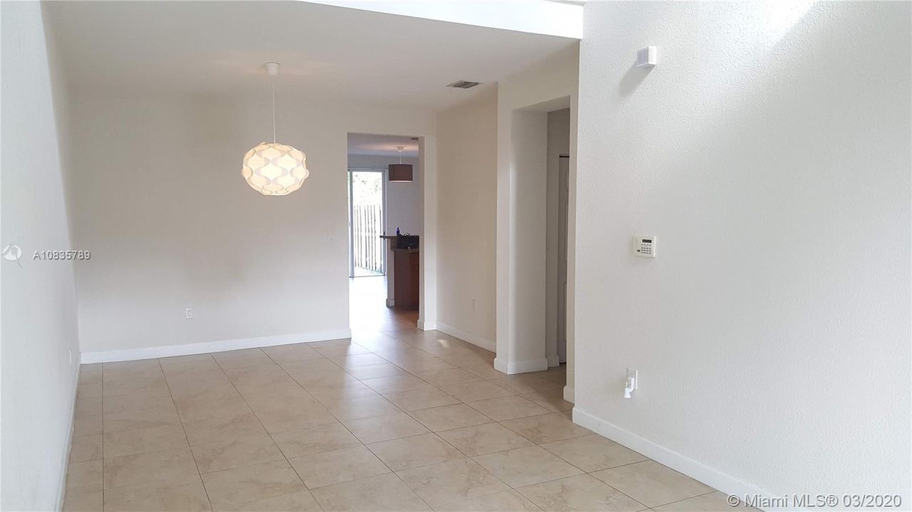 最近租的: $2,650 (3 贝兹, 3 浴室, 2001 平方英尺)