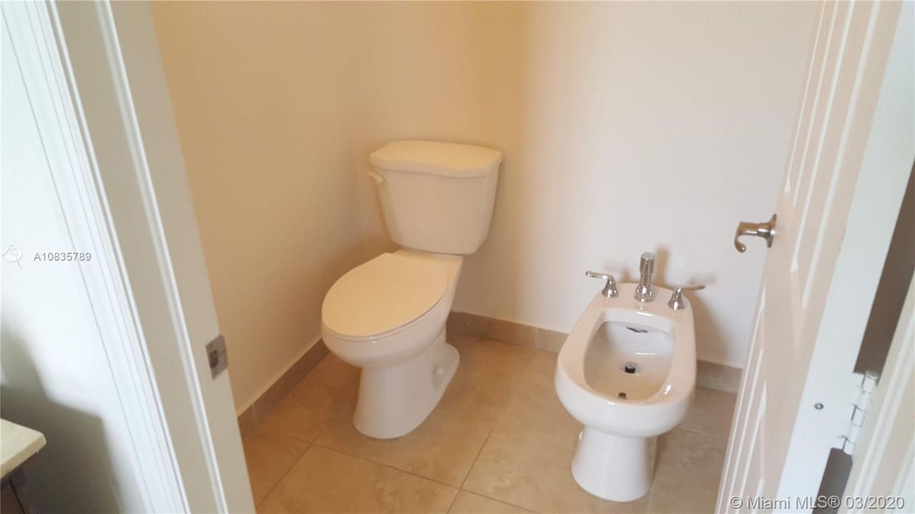 最近租的: $2,650 (3 贝兹, 3 浴室, 2001 平方英尺)