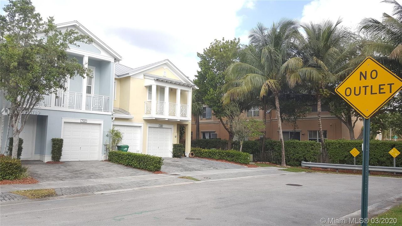 最近租的: $2,650 (3 贝兹, 3 浴室, 2001 平方英尺)