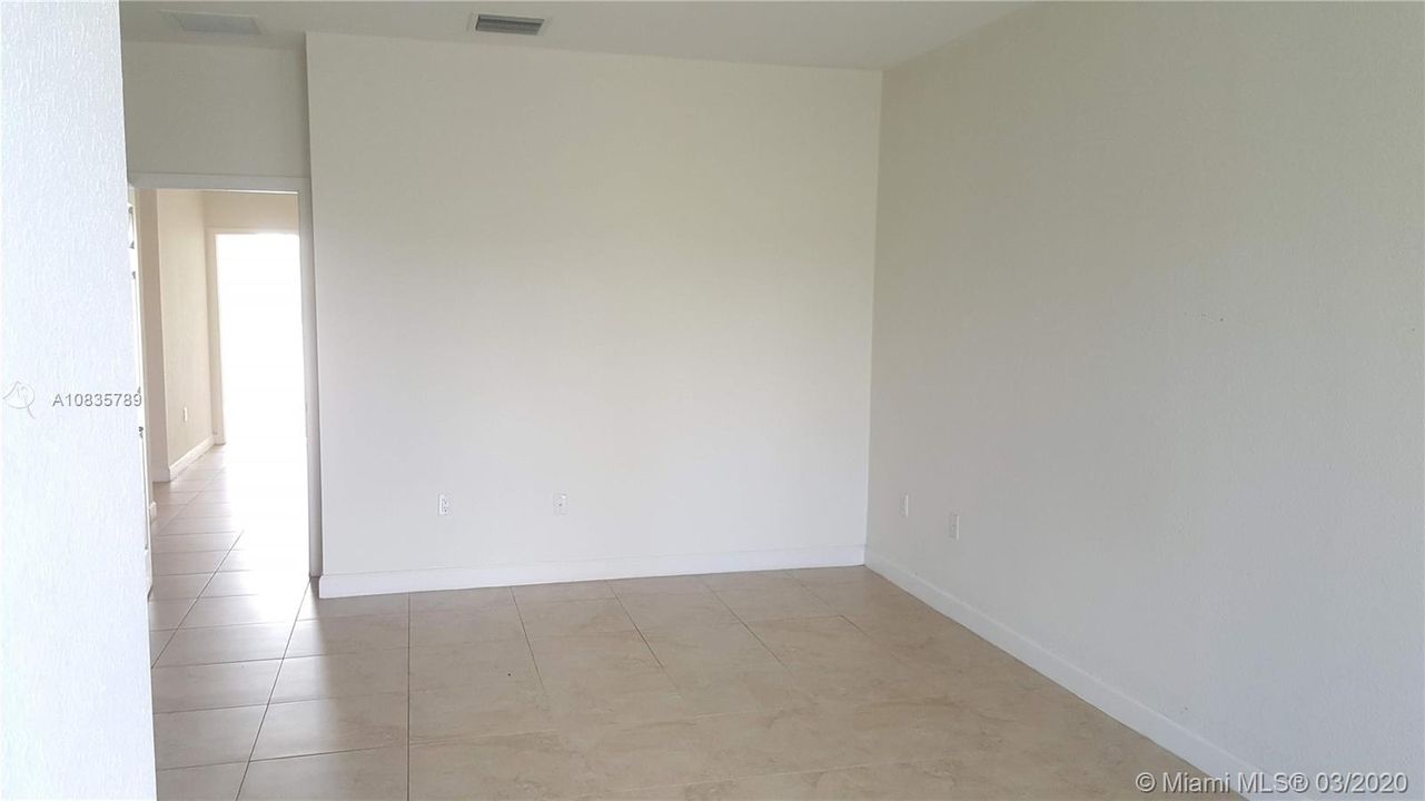 最近租的: $2,650 (3 贝兹, 3 浴室, 2001 平方英尺)