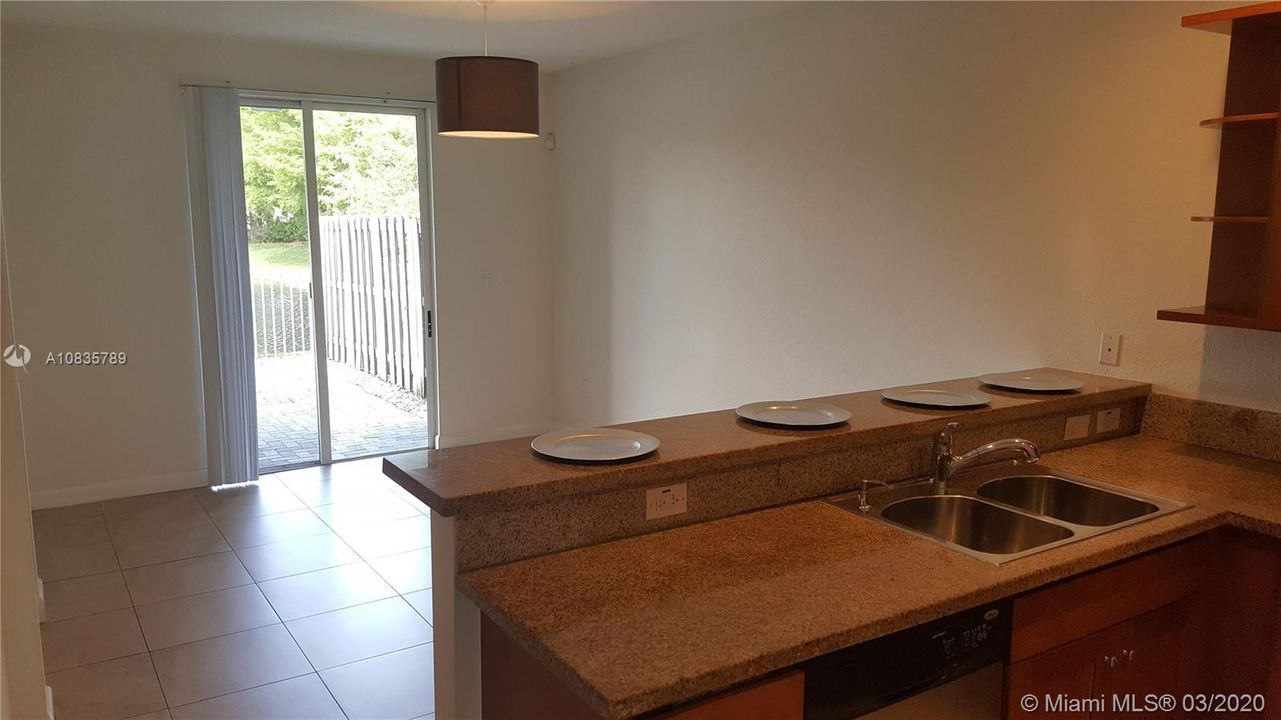 最近租的: $2,650 (3 贝兹, 3 浴室, 2001 平方英尺)