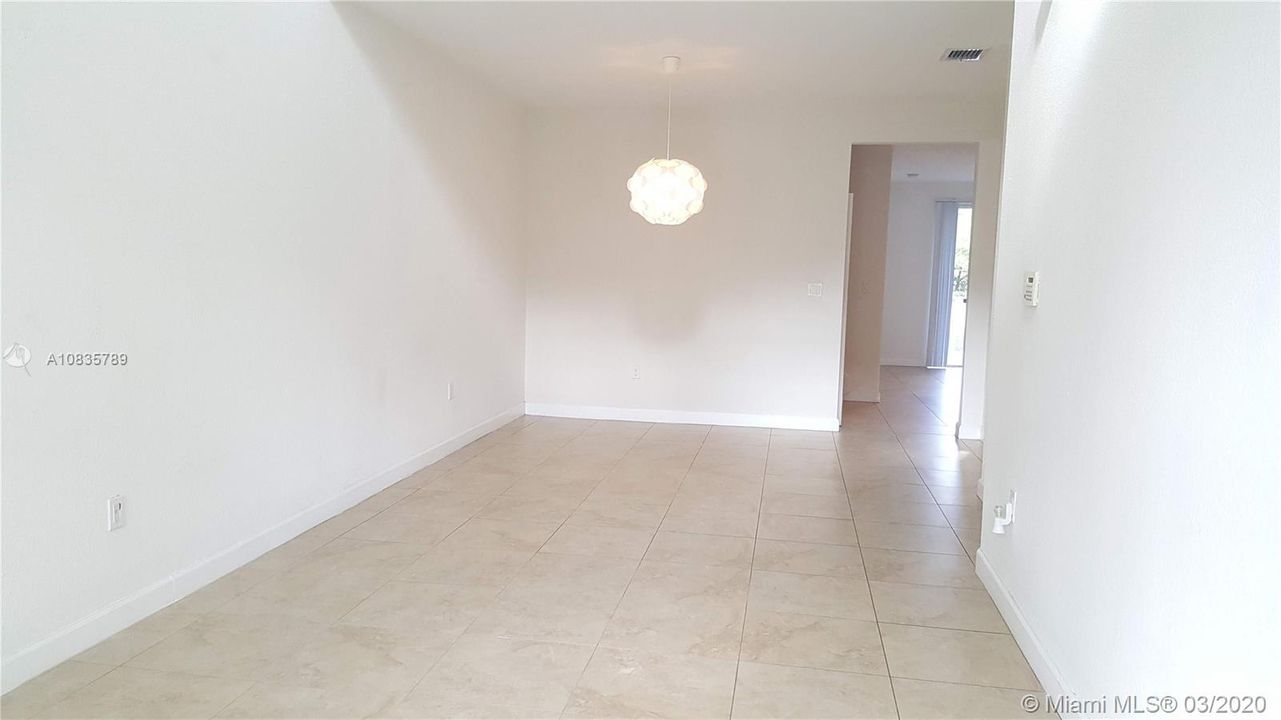 最近租的: $2,650 (3 贝兹, 3 浴室, 2001 平方英尺)