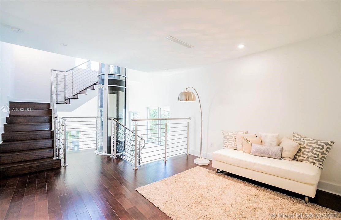 Recently Rented: $5,800 (5 beds, 4 baths, 3844 Square Feet)