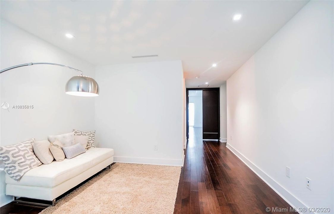 Recently Rented: $5,800 (5 beds, 4 baths, 3844 Square Feet)