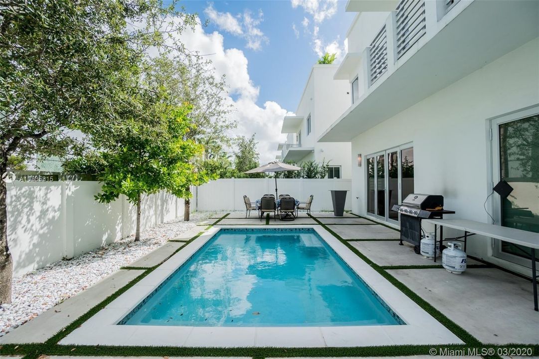 Recently Rented: $5,800 (5 beds, 4 baths, 3844 Square Feet)