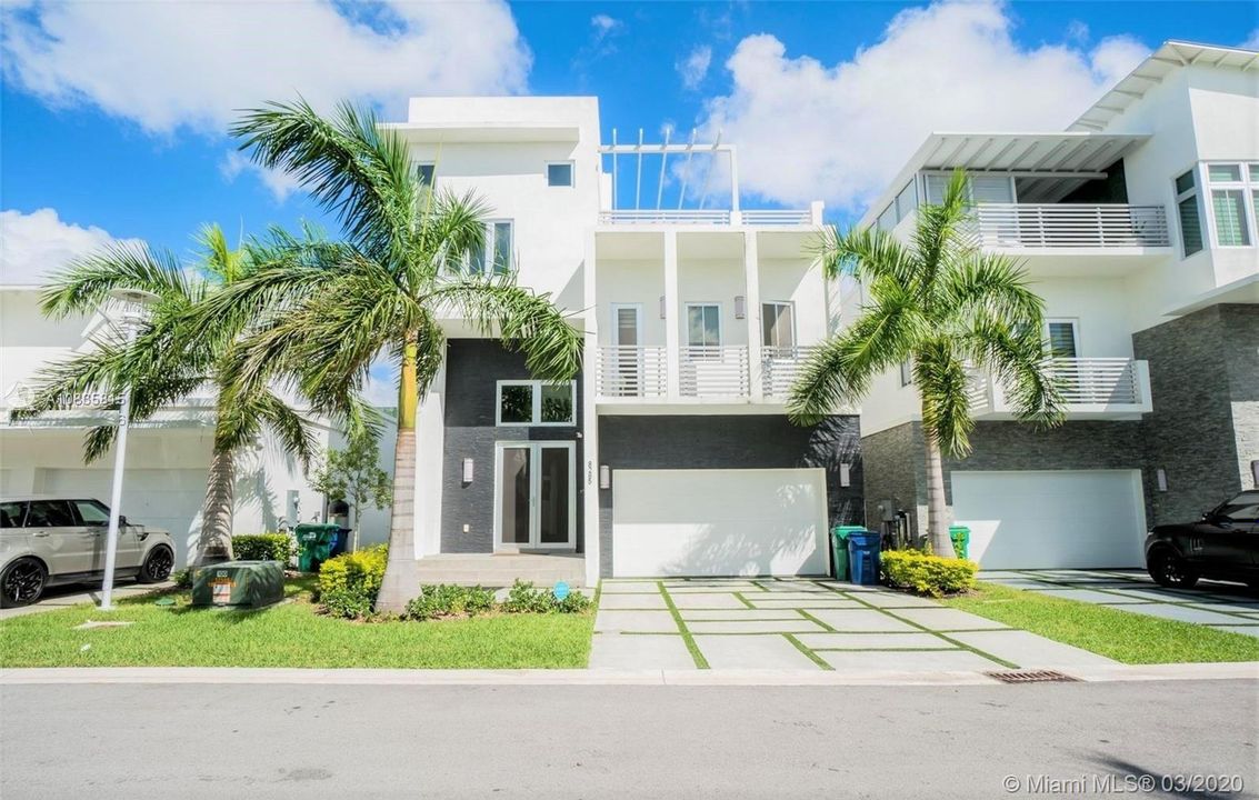 Recently Rented: $5,800 (5 beds, 4 baths, 3844 Square Feet)