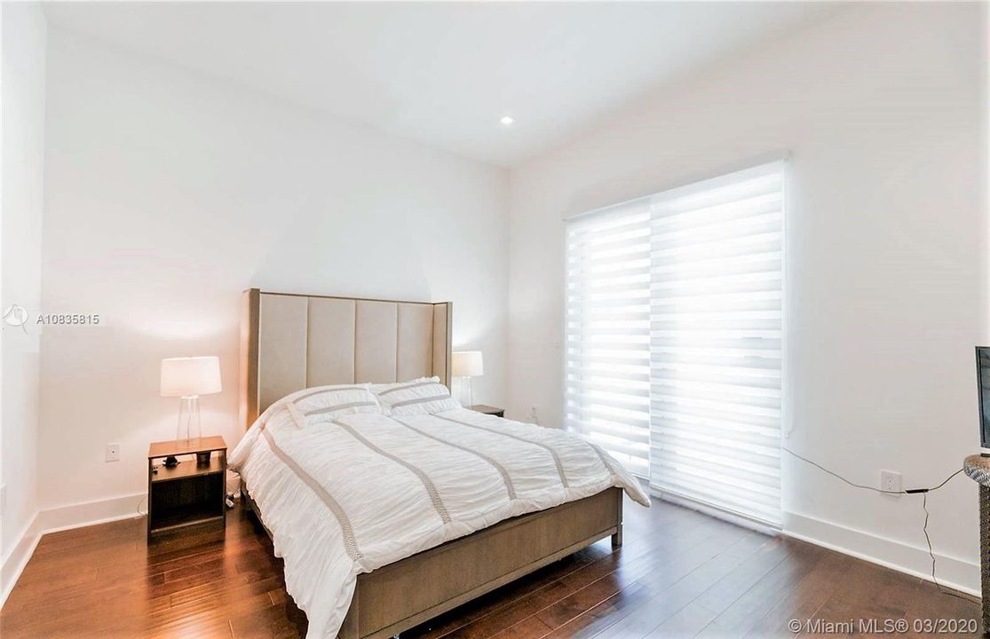 Recently Rented: $5,800 (5 beds, 4 baths, 3844 Square Feet)
