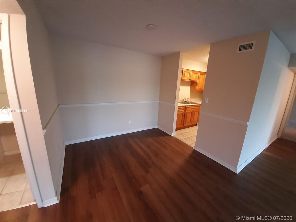 Recently Rented: $1,100 (2 beds, 2 baths, 1200 Square Feet)