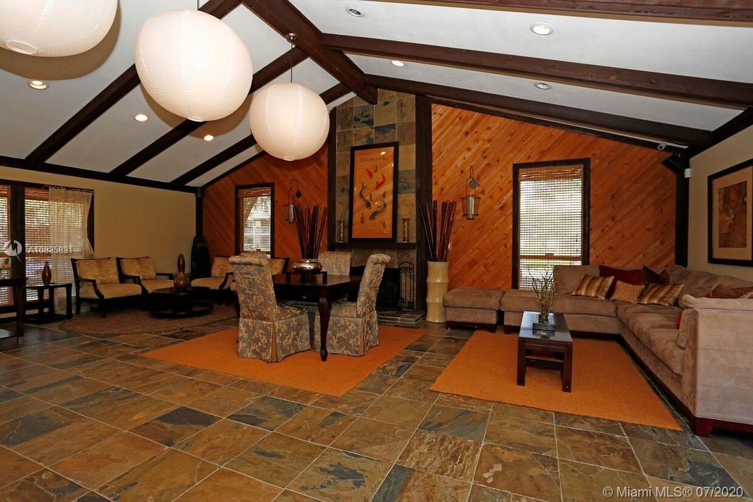 Recently Rented: $1,100 (2 beds, 2 baths, 1200 Square Feet)